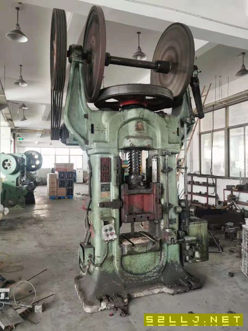 2011年青鍛160噸雙盤(pán)摩擦壓力機(jī)