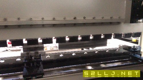 打包出售21年5月兩臺準新未用中亞折彎機160噸100噸帶票
