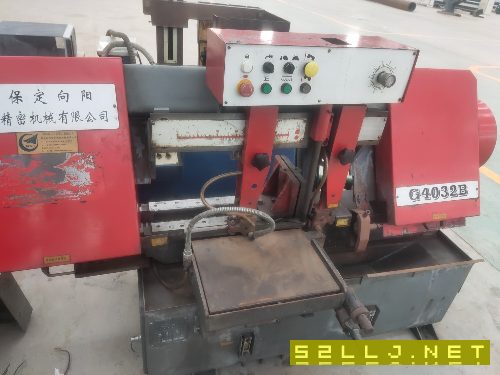 出售2007年保定向陽G4032B帶鋸床。