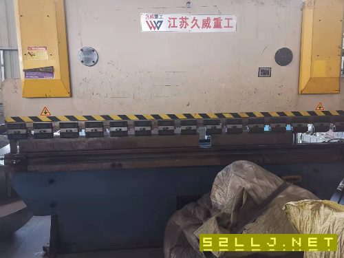 出售：江蘇久威重工剪板機(jī)折彎?rùn)C(jī)一套。
