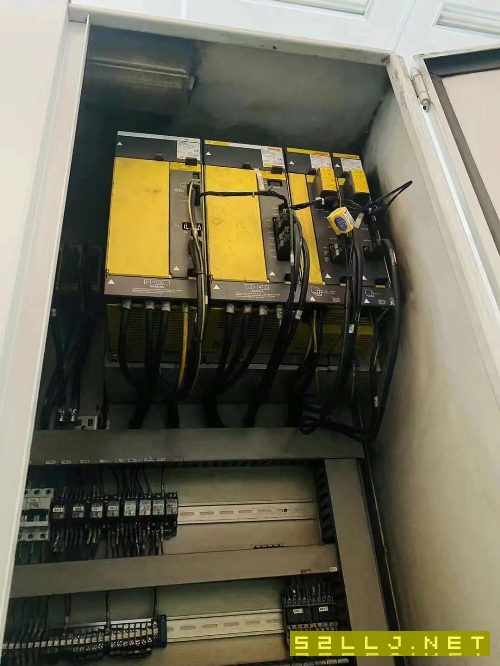 臺灣榮田VL-46A數(shù)控立車在位出售，加工直徑560mm，加工高度450mm12工位刀塔.
