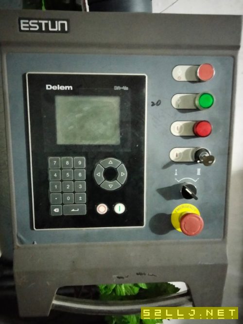 出售江蘇一鐵1米125噸數控折彎機