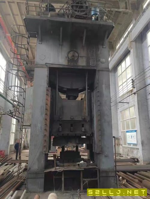 出售800噸閉式單點壓力機！兵工廠設(shè)備，內(nèi)在質(zhì)量相當(dāng)好，1984年出廠鋼性非.