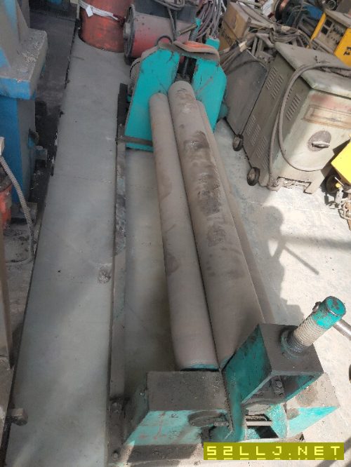 出售8X1700三輥卷板機(jī)