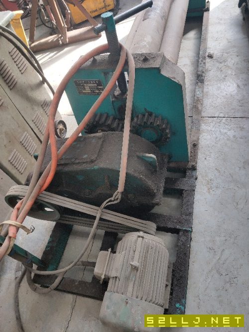 出售8X1700三輥卷板機(jī)