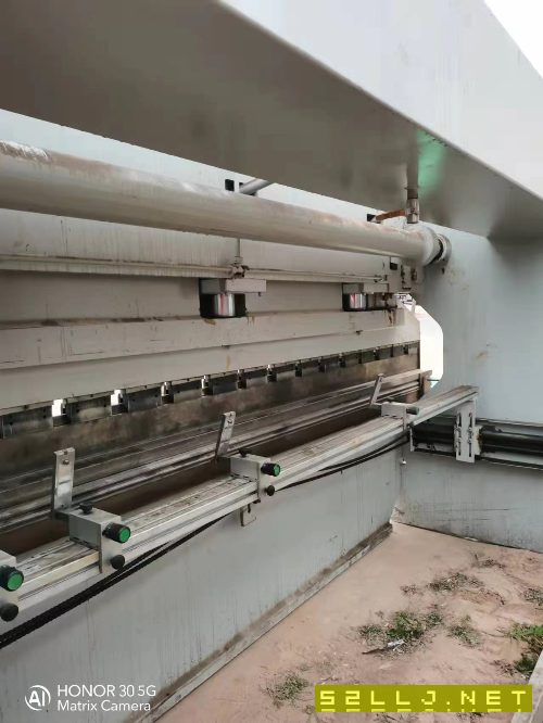 出售：中海重型100噸4000折彎機一臺。