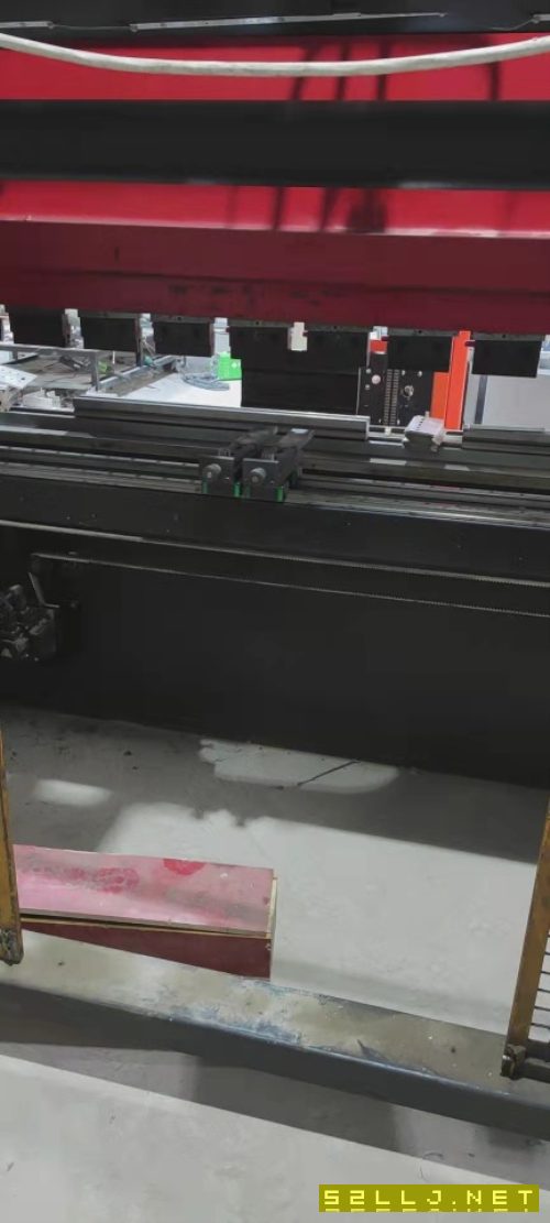 出售：楊力1003200折彎機，觸摸屏TP10雙伺服操作系統，后擋料3