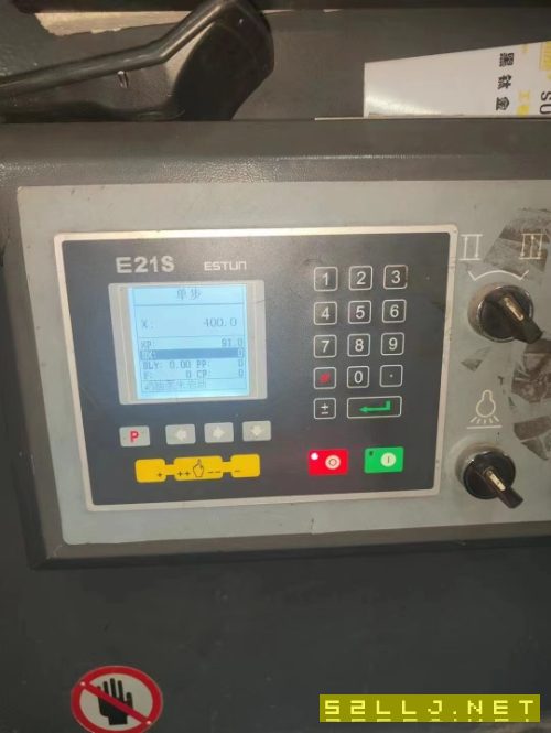 出售125噸四米折彎機(jī)和64000閘式剪板機(jī)