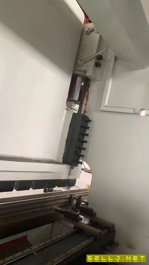 出售WF67K-250T/5000數(shù)控折彎?rùn)C(jī)