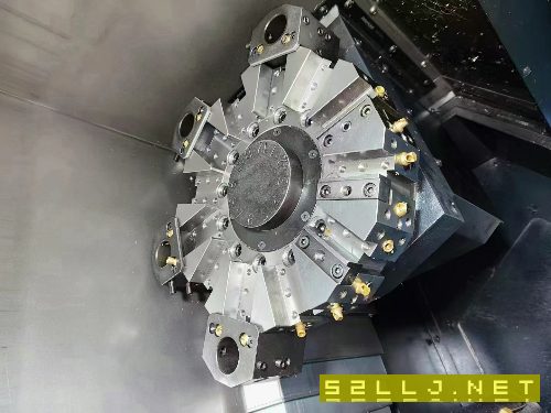 剛剛到貨一臺2021年準(zhǔn)新斗山235車床，8寸三千里液壓卡.
