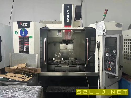 臺(tái)群1165。BT40主軸。主軸直連12000轉(zhuǎn)，24把機(jī)械手庫(kù).