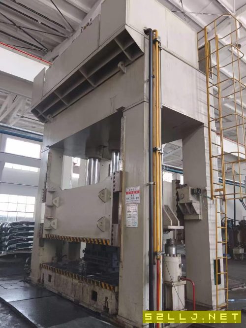 框架800噸壓機全私服工作臺2400乘3500前移動帶多頂，.