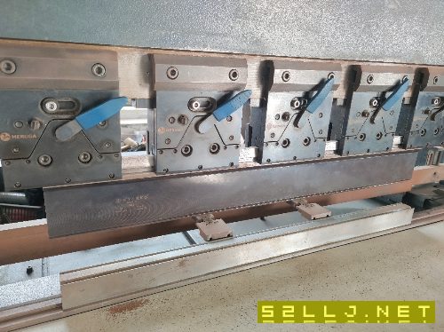100噸3米數(shù)控折彎機