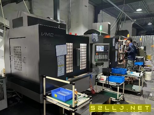 無錫工廠買下同款四臺沈陽850準新機。三線主軸直連120.