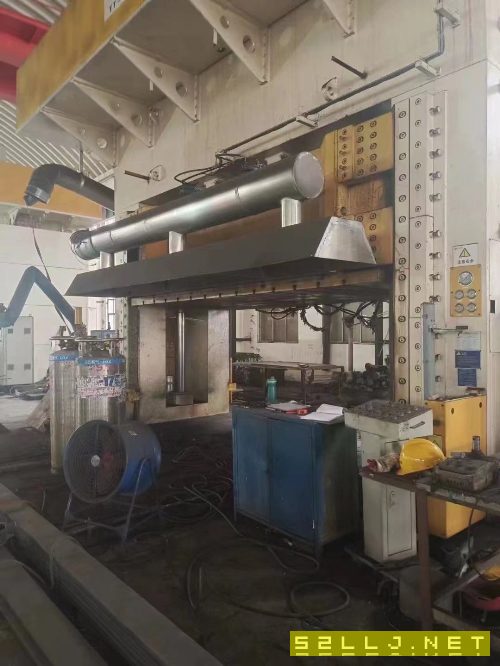 2016年產龍門框架式模壓機（帶加熱功能）3000噸，在位.