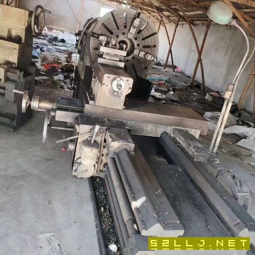 沈陽62100普通車床，同款兩臺。有一臺缺少尾座，全部.