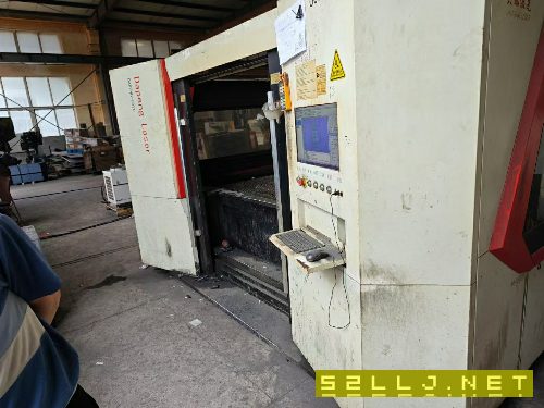 2019年深圳大鵬3000瓦6020激光切割機，交換工作臺雙臺.
