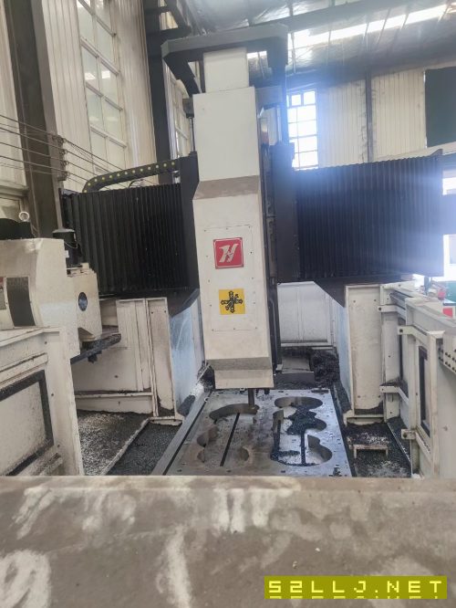 臺灣進鴻2215龍門加工中心，兩線一硬，50主軸，帶24把.
