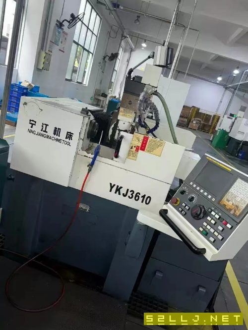 2臺寧江3610數控滾齒機