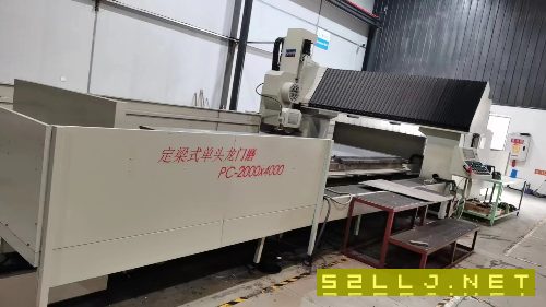 兩臺2516，一臺4026，一臺四米龍門磨