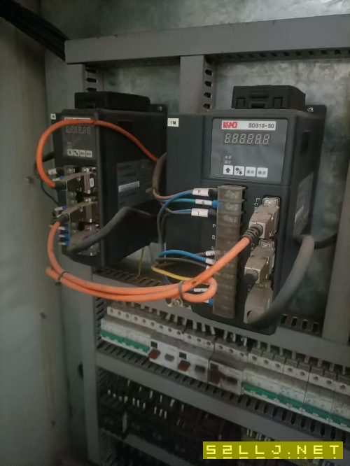 出售:沈陽中天80285數控車，導軌600，主軸孔105