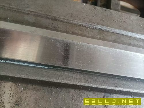 出售:沈陽中天80285數控車，導軌600，主軸孔105