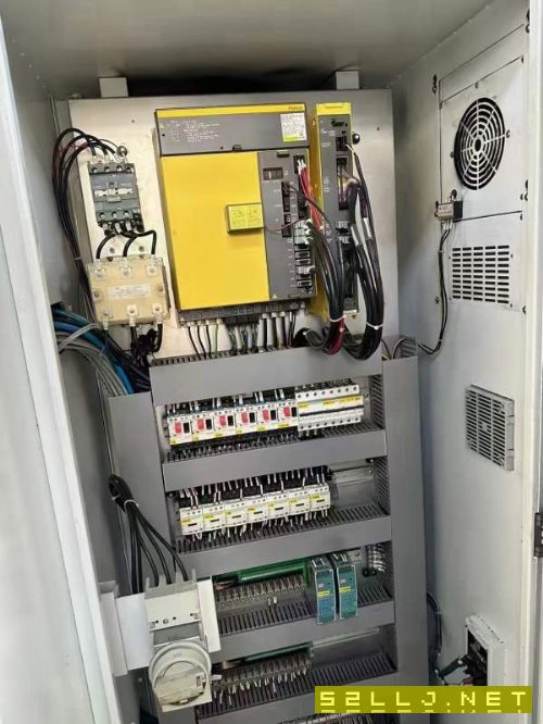 新到一臺普拉迪PYC2500型材機，鑄件床身，BT40主軸，.