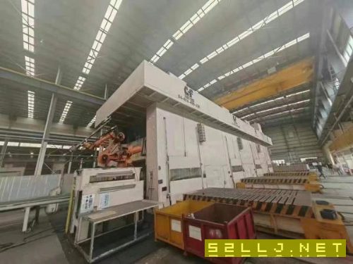 金豐四點壓力機全自動沖壓流水生產(chǎn)線全封閉，全自動化.