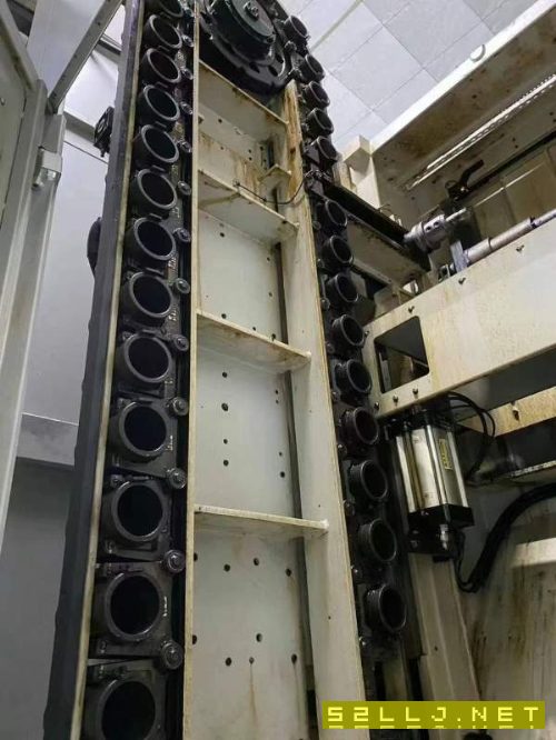 同款兩臺。海天HPC650雙工作臺臥加，工作臺630/630。B.