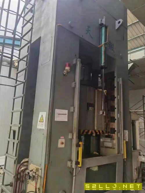 天鍛1600噸框架液壓機，臺面1.21.2，開口1.2米，油缸.