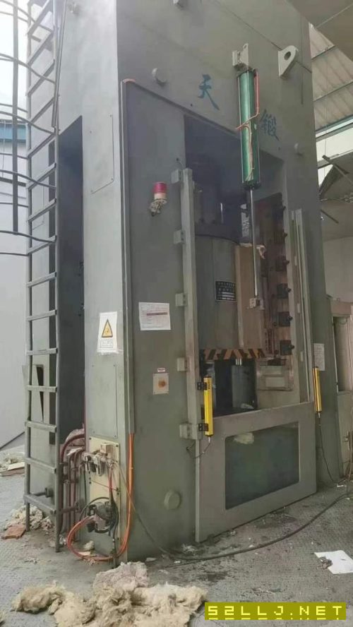 天鍛1600噸框架液壓機，臺面1.21.2，開口1.2米，油缸.