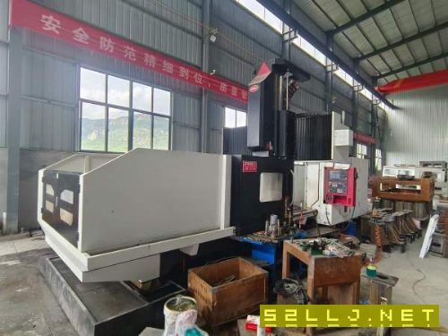 濟南工廠2022年喬峰3218龍門加工中心，帶一個雙向側銑.