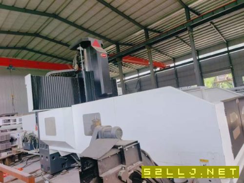 濟南工廠2022年喬峰3218龍門加工中心，帶一個雙向側銑.