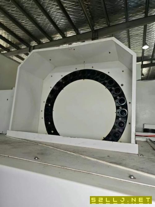 剛買韓國威亞F500加工中心工作臺：1200x500mm主軸錐度.