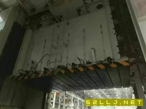 濟南二機1800噸多連桿壓力機一臺，行程1000，模高1400.