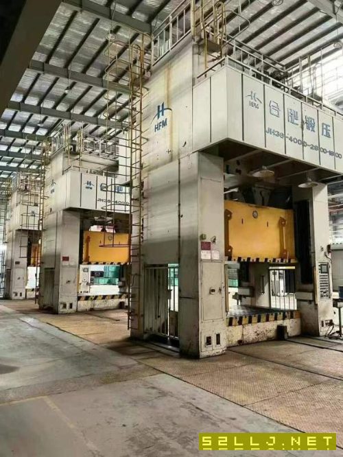 合肥鍛壓閉式雙點線：800噸，移動臺，臺面3.6米/1.8米.