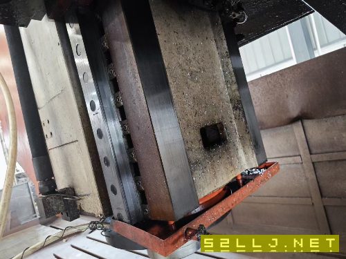 剛剛買下：2017年泉州嘉泰4025龍門一臺，bt50齒輪頭，.