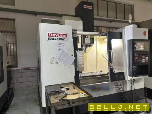 新定德揚850加工中心，三軸滾柱線軌，機械臂刀庫，發.