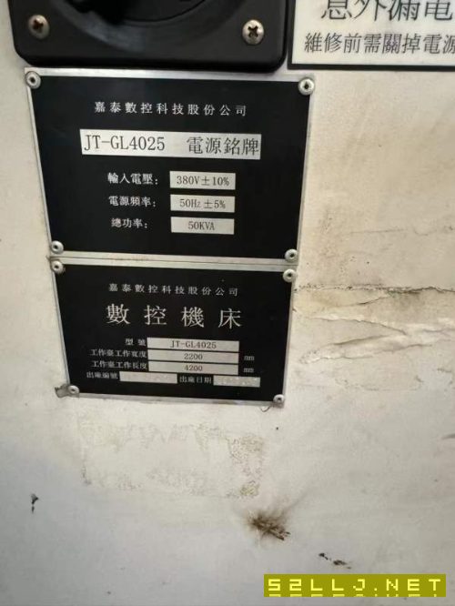 2017年泉州嘉泰4025重型龍門一臺，bt50齒輪頭，工作臺.