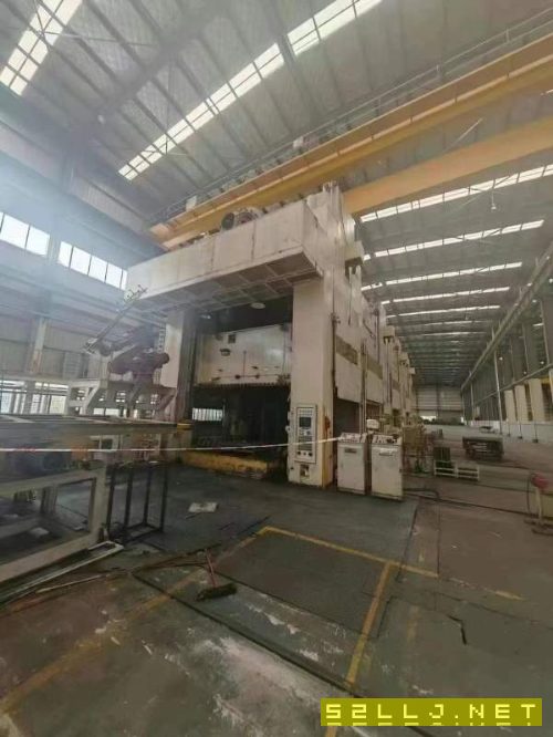 金豐四點壓力機全自動沖壓流水生產(chǎn)線全封閉，全自動化.