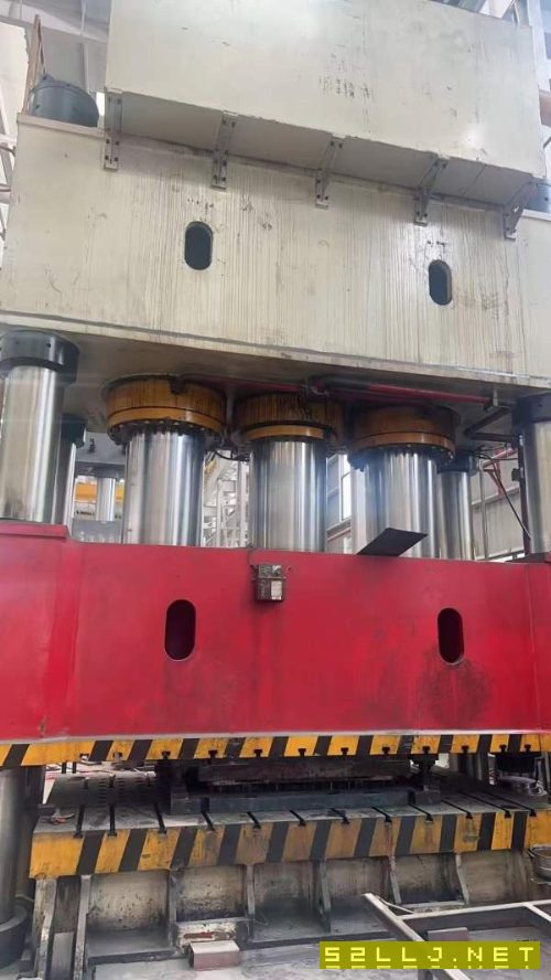 南通3000噸油壓機，有效臺面2200/3000，行程1200，開.