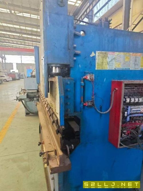 出售二臺折彎機，一臺63X2500的，一臺100X2500的，少.