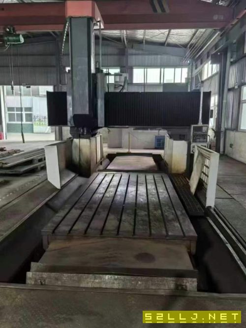 安徵工廠在位雅力士4025一臺，三軸線軌，BT50齒輪頭，.