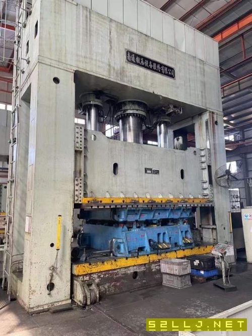 沈陽工廠剛剛買下三臺南通框架液壓機。一臺2000噸，有.