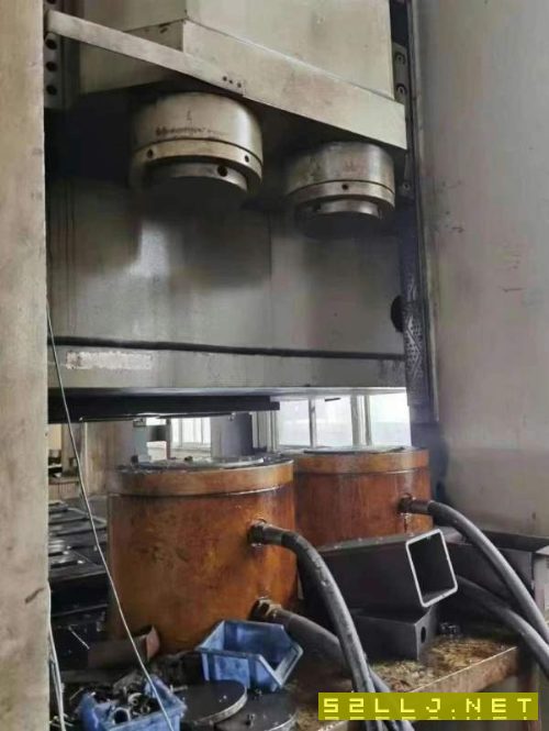 南通銘格2600噸框架油壓機(jī)，有效臺(tái)面3米4.6米，設(shè)備自.