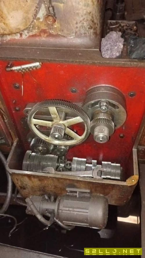 小日本精工滾齒機，工作臺800。