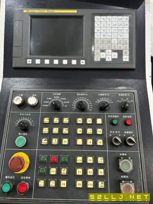 紐威800立車帶齒輪箱適合重切削。