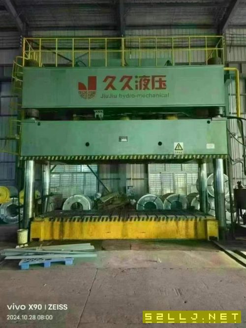 南通久久1000噸大臺面液壓機一臺，工作臺5.7/2米，行.