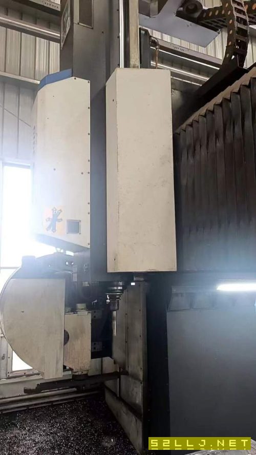 湖南工廠剛剛買下國(guó)盛4027龍門一臺(tái)，工作臺(tái)2米4米，門.