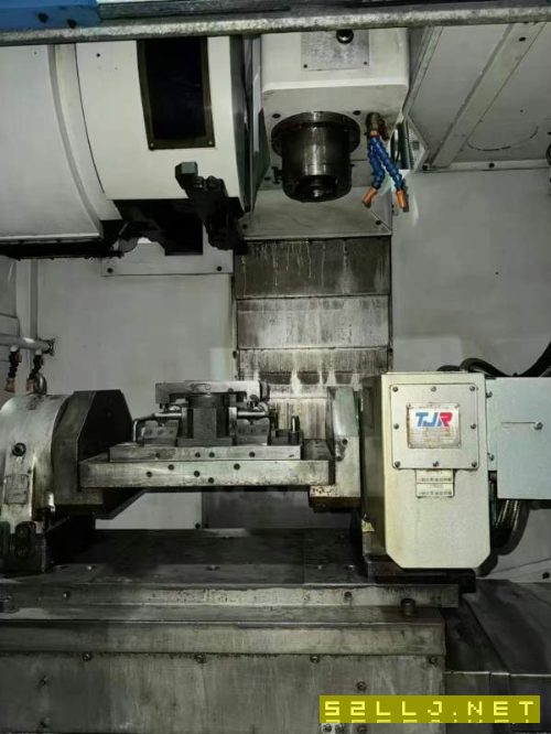 臺灣原裝進口東臺720加工中心，BT40，10000轉，譚佳21.